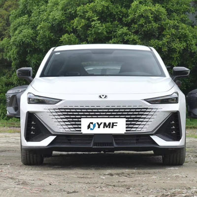 2023 Changan UNI-V 1.5t Compact Sedan Moyenne et grande voiture avec structure de carrosserie à 4 portes