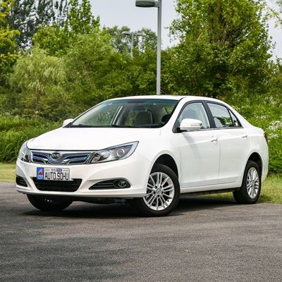 Voiture électrique SUV voiture d'occasion BYD Série E5 480KM Arête de roue 2660 Vitesse maximale 130km/h
