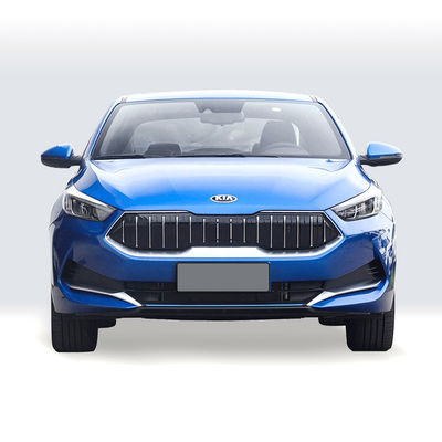 KIA K3 EV voiture électrique 5 sièges 410KM pour un usage familial et consommation d'énergie KWh 13.6